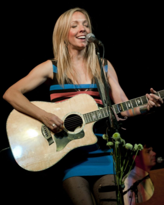 Melanie Dekker Vancouver Singer/Guitarist