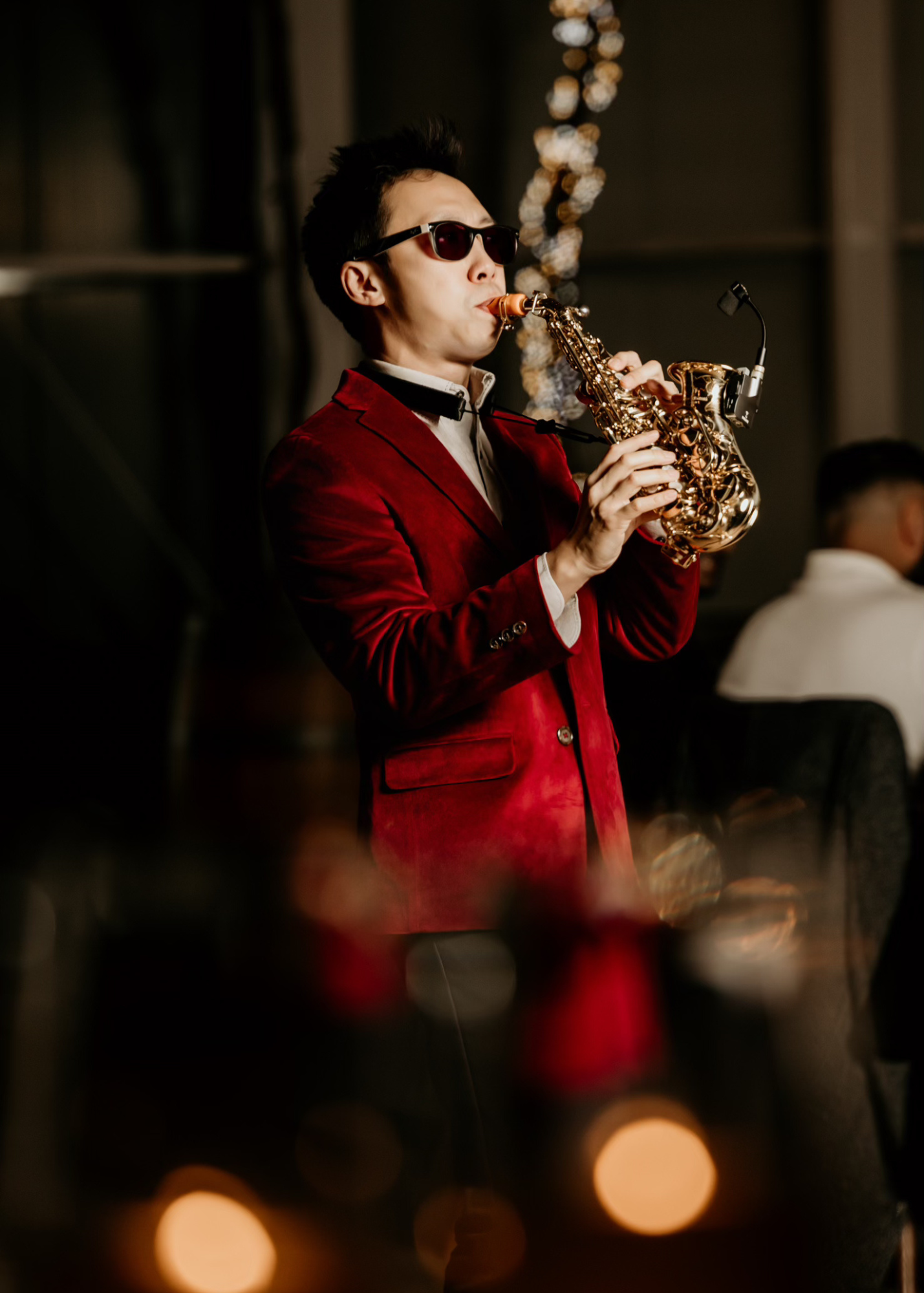 eric vancouver's saxophone player playing christmas music