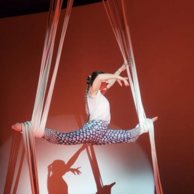 Vancouver Aerial Multicord Cirque Act