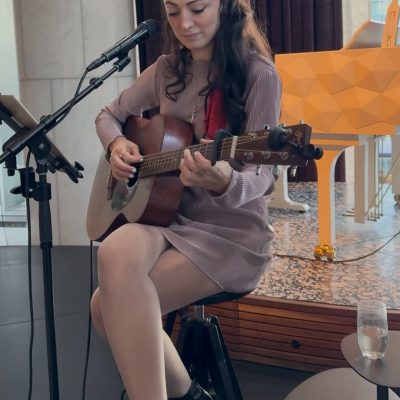 Leela Holt, Solo Singer