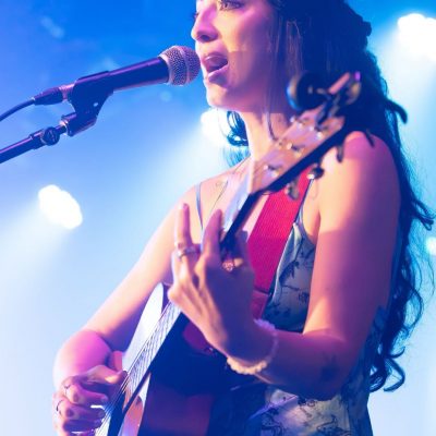 Leela Holt, Solo Singer