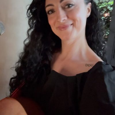 Leela Holt, Solo Singer