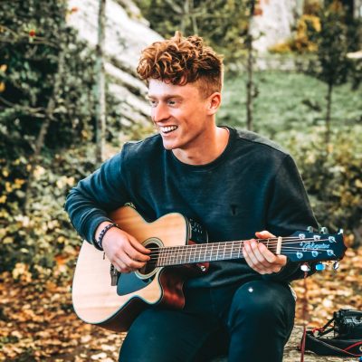 Max Mackrill Solo Guitar Player in Vancouver