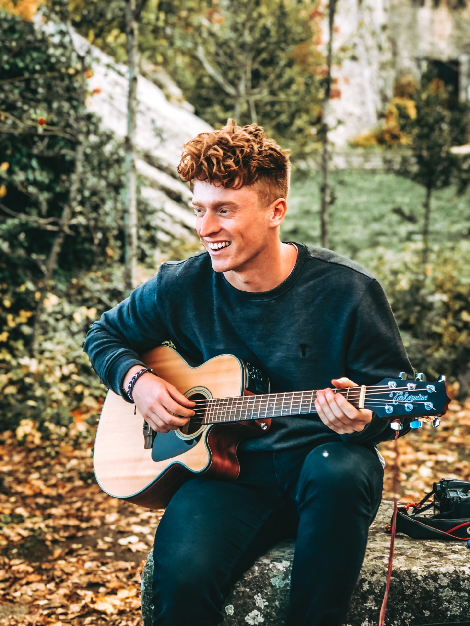 Max Mackrill Solo Guitar Player in Vancouver