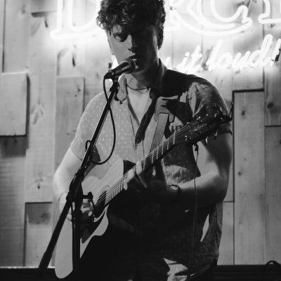 Max Mackrill Solo Guitar Player in Vancouver